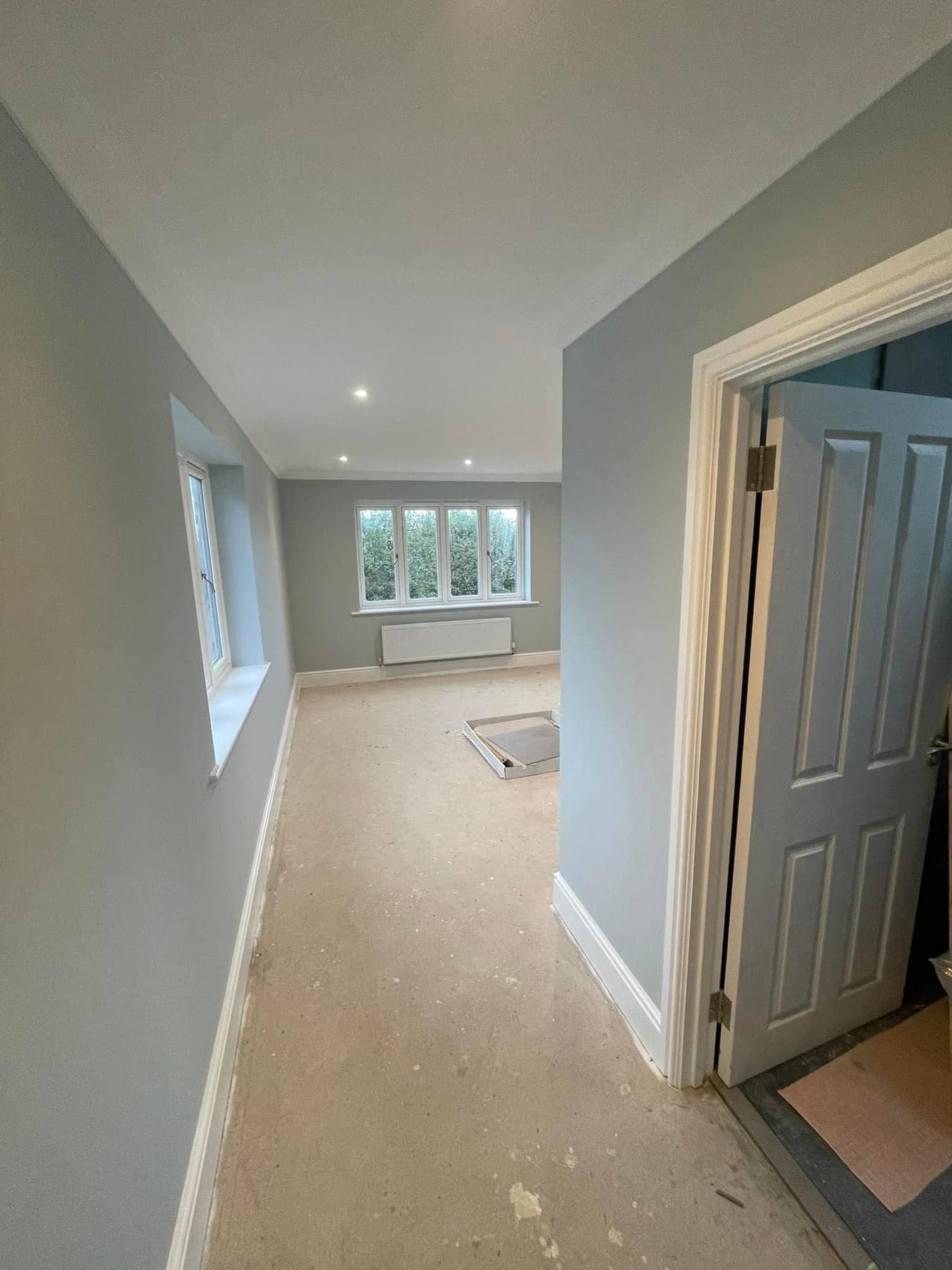 Indoor hallway spraying and decorating